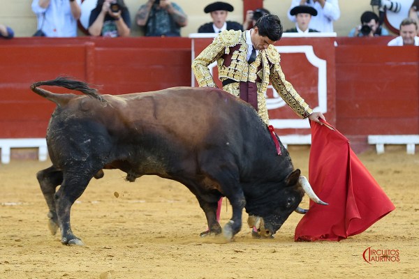 Una exquisita faena de Pablo Aguado en El Puerto