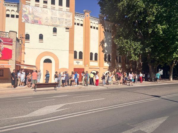 Expectación desbordada en la apertura de la venta de entradas sueltas para la Feria de San Julián de Cuenca
