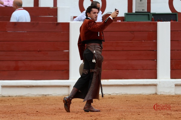 Diego Ventura corta una oreja en la alternativa de Funtanet en Gijón