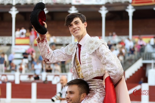 Sergio Rollón triunfa en el cierre de la Feria de Gijón