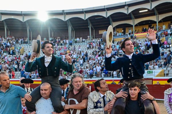 Diego Ventura y Sebastián Fernández, Puerta Grande en Palencia