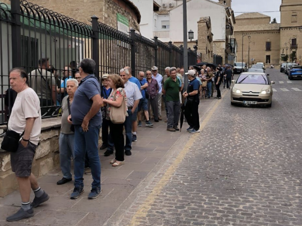 Gran expectación en la apertura de las taquillas de Úbeda para la Feria de San Miguel