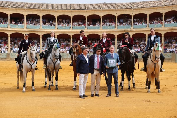 Diego Ventura y Sebastián Fernández rinden un buen homenaje a Álvaro Domecq en Ronda
