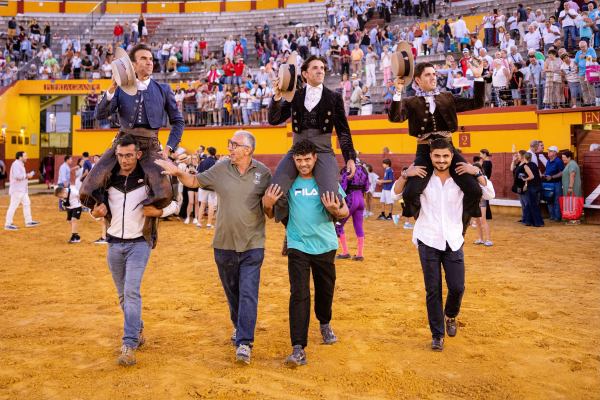 Galán, Ventura y Guillermo Hermoso se reparten diez orejas y un rabo en una gran tarde de rejoneo en Almodóvar del Campo