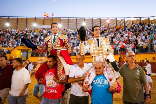 Talavante y David de Miranda triunfan en Almodóvar del Campo con una buena corrida de Santiago Domecq