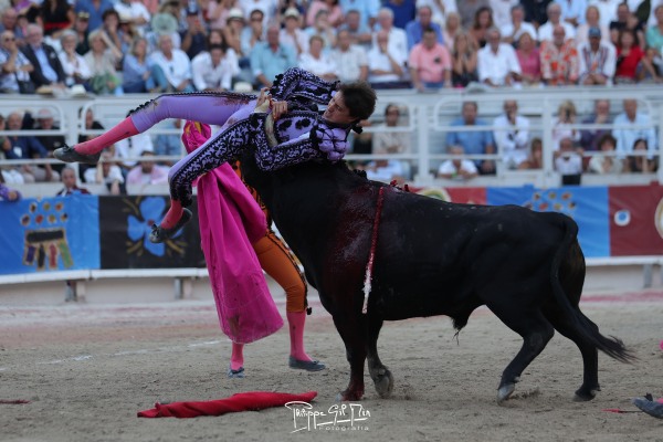 La épica de Roca Rey a hombros junto a Marco Pérez en la Goyesca de Arles
