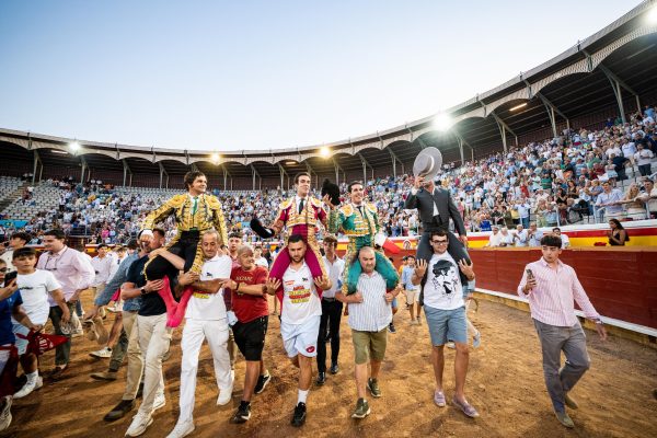 Morante, Talavante y Rufo protagonizan una tarde para el recuerdo en Palencia