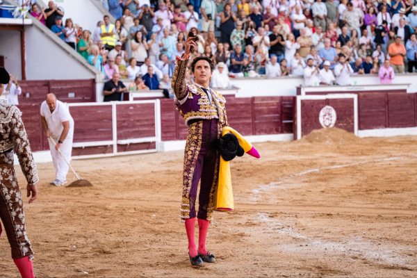 Roca Rey, herido en San Martín de Valdeiglesias: ‘Varetazo en tercio superior cara posterior del muslo derecho’