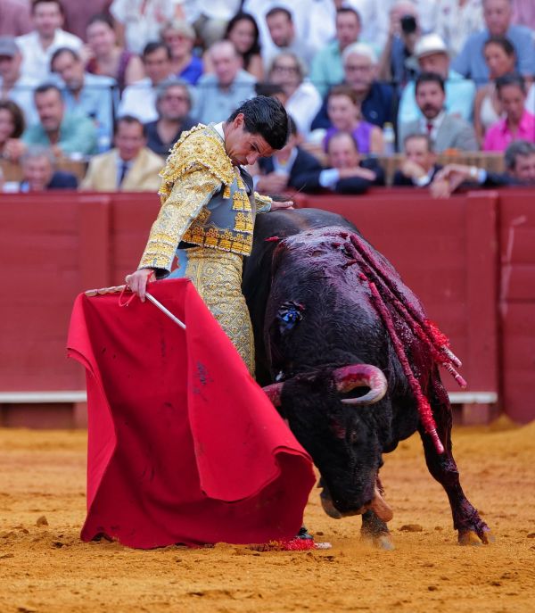 Aguado acaricia el alma de Sevilla en su segunda Puerta del Príncipe