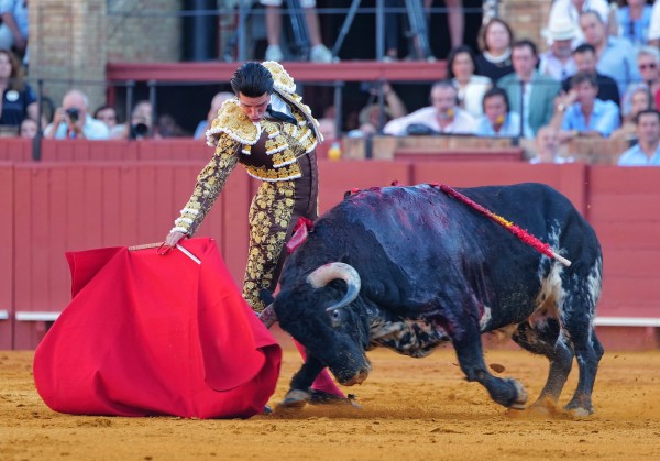 Talavante impone su ley en La Maestranza