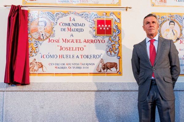 Las Ventas descubre un azulejo en homenaje a Joselito