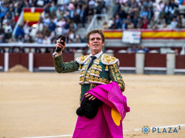 Los naturales caros de Borja Jiménez, oreja en la cuarta de la Feria de Otoño
