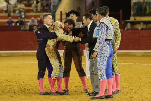 David de Miranda, dos duras volteretas en Zaragoza: un varetazo, un traumatismo torácico y una contusión en la pierna izquierda