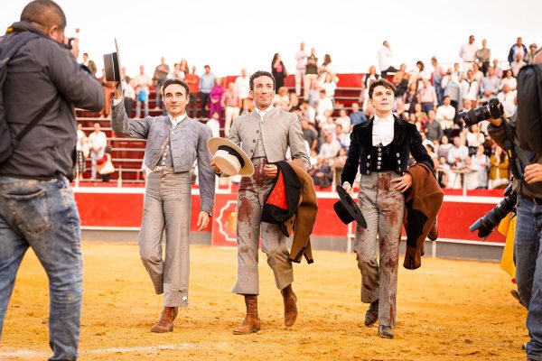 David de Miranda recibe un exitoso homenaje junto a Ponce y Guillermo Luna en Trigueros