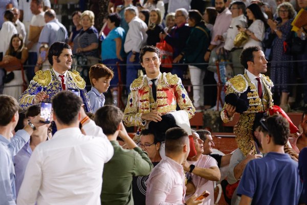 Morante, Roca Rey y David de Miranda hacen afición en Úbeda